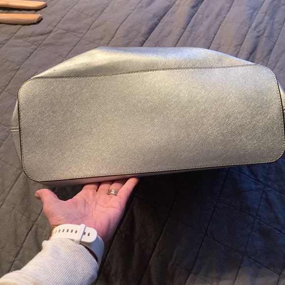 Michael Kors metallic silver large Jet Set tote bag. Excellent condition. - Picture 6 of 11